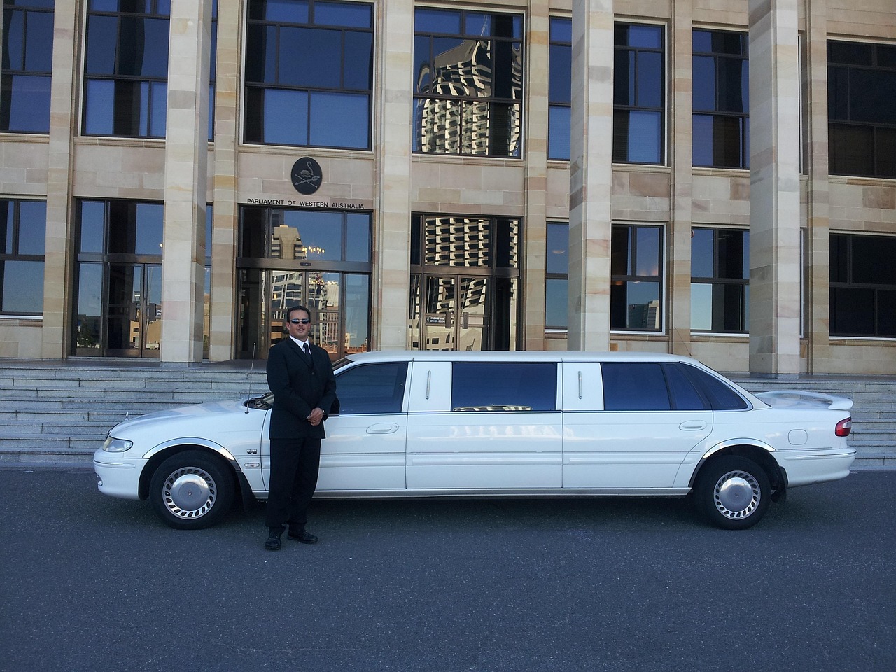 5 Reasons to Choose Professional Chauffeur Services